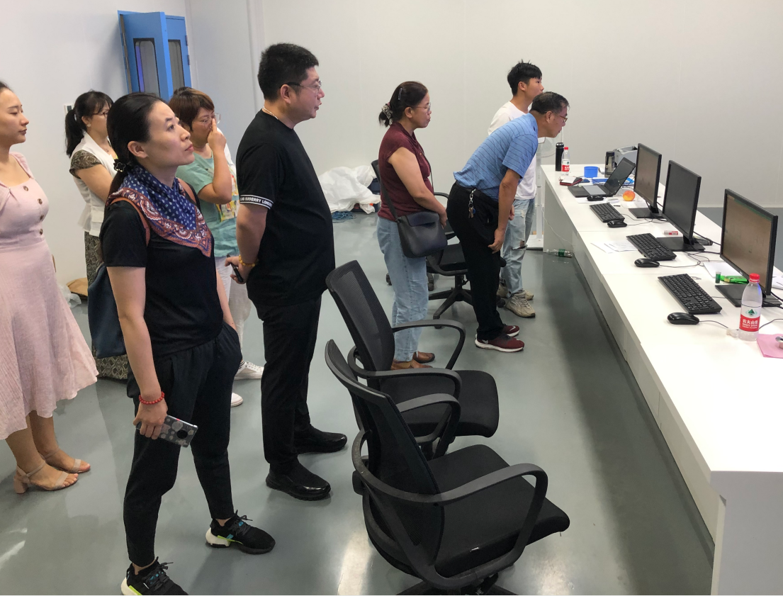 PG�ͽ�Ů������һ�п����㽭����ҩҵ